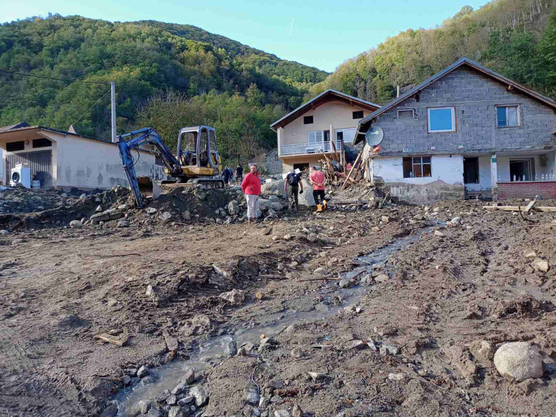 Potraga za nestalima u BiH se nastavlja, evakuisano 411 osoba sa pogođenog područja