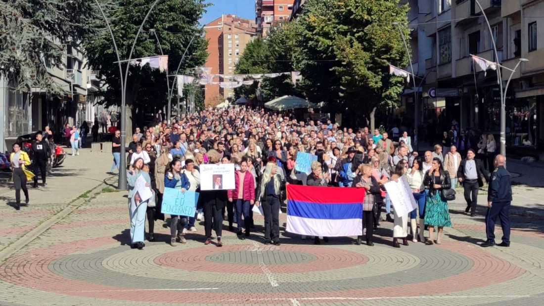 Protest Srba u severnom delu Kosovske Mitrovice zbog hapšenja Aleksandra Arsenijevića