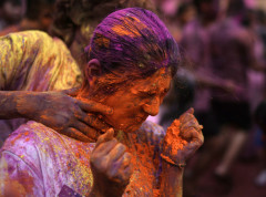 Milioni ljudi slave Holi, hinduistički festival boja