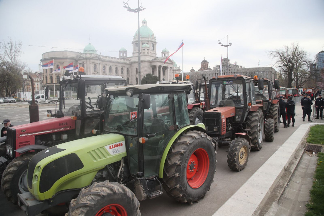 Traktori parkirani oko Pionirskog parka u Beogradu